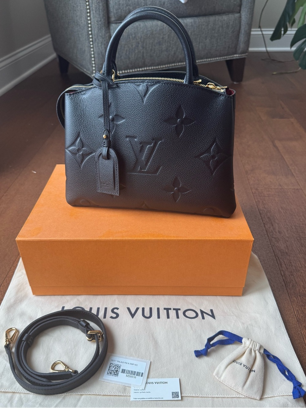 AUTHENTIC Louis vuitton petit Palais black embossed leather bag. NWT